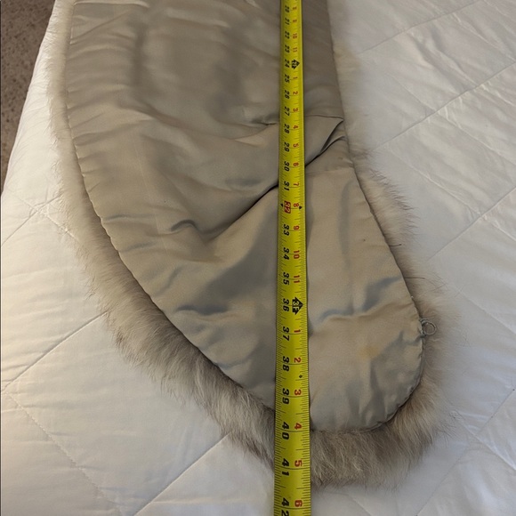 Luxurious Fox Fur Collar - Picture 5 of 7